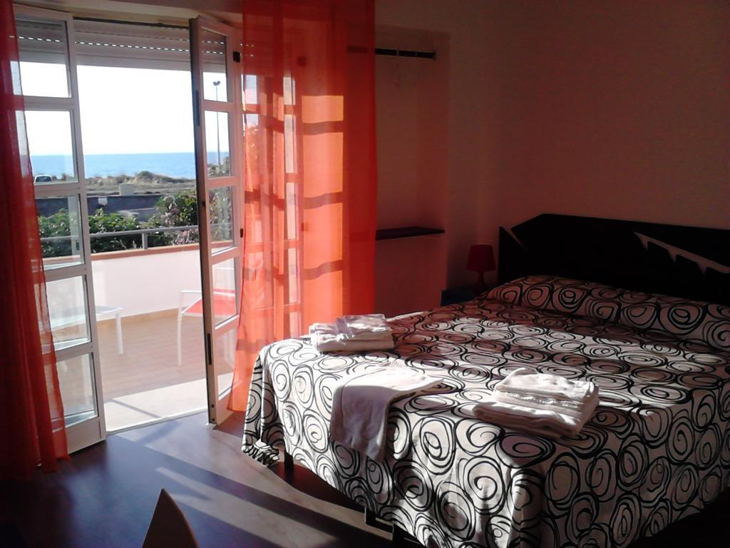 Idria B&B Barcellona-Pozzo di Gotto Bagian luar foto